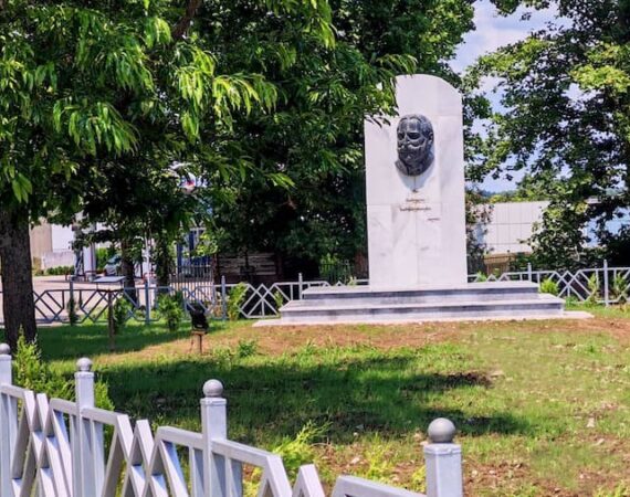 ხობში ილია ჭავჭავაძის მემორიალის რეაბილიტაცია დასრულდა