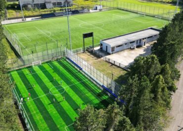 ექვთიმე თაყაიშვილის ქუჩაზე, ხელოვნურსაფარიანი მინი სტადიონი მოეწყო